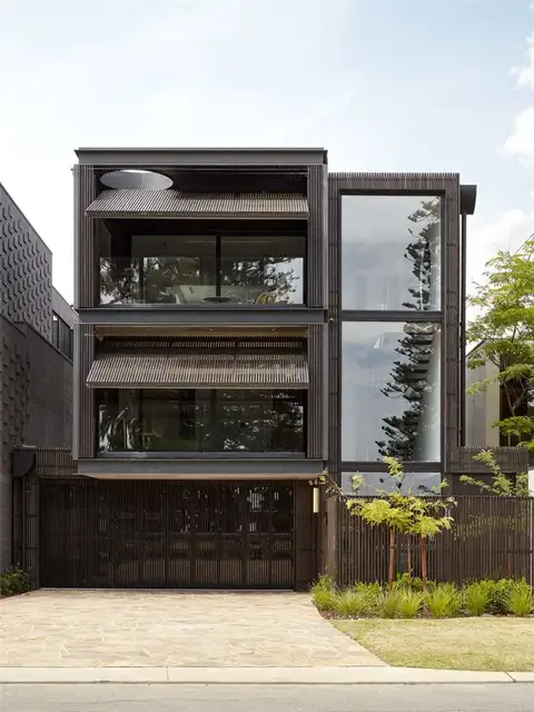 Shutter House by State of Kin + Mobilia вид спереди
