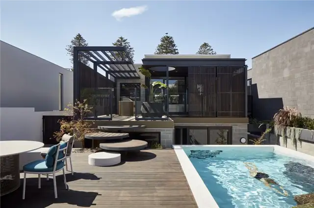 Бассейн Shutter House by State of Kin + Mobilia