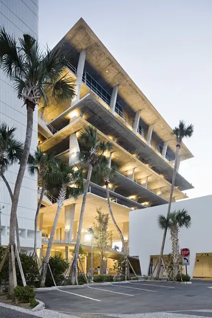 Архитектурная жемчужина 1111 Lincoln Road возводит парковку в ранг искусства