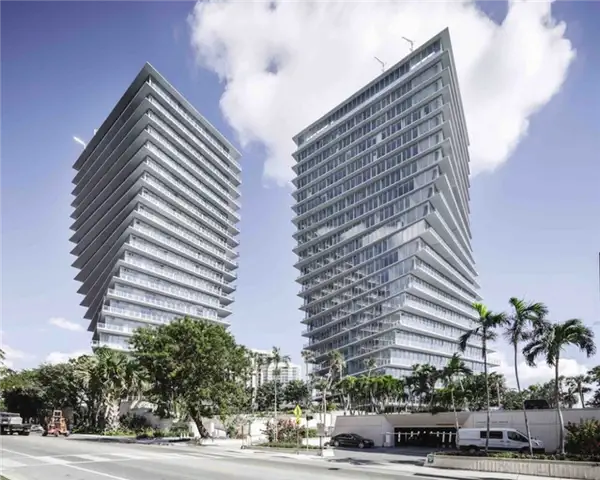 Роща в Grand Bay Re-Greens Heart of Coconut Grove