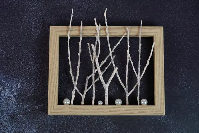 DIY (своими руками) Старая фоторамка с блестящими веточками