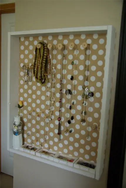 DIY (своими руками)-jewelry-wall-holder-corner-view
