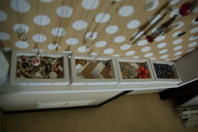 DIY (своими руками)-jewelry-wall-holder-small-boxes