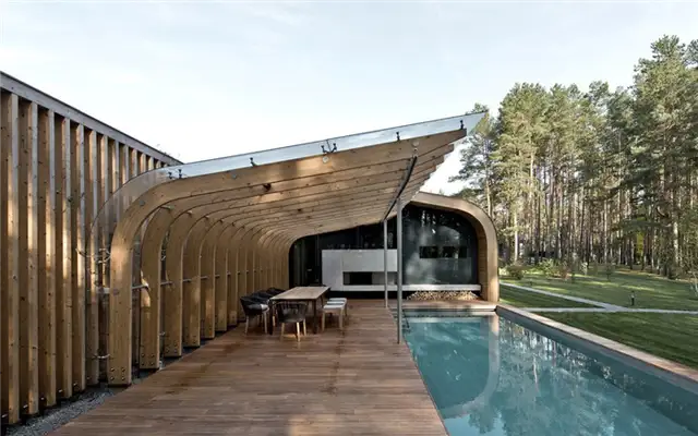Бассейн и камин на вилле G от Audrius Ambrasas Architects