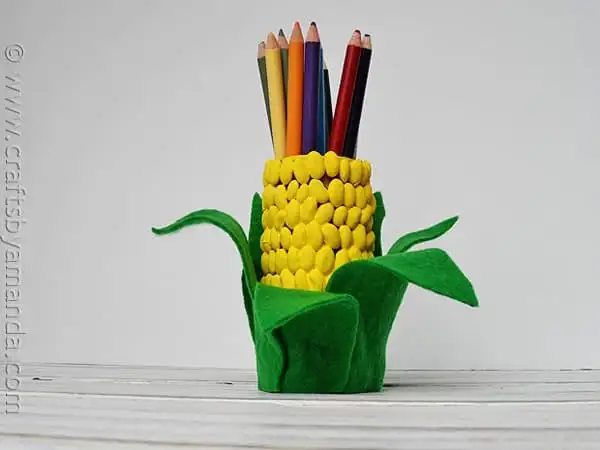 Уникальный держатель для карандашей из кукурузы