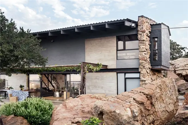 Коттедж Rock от Nadine Engelbrecht Architect вид на дом