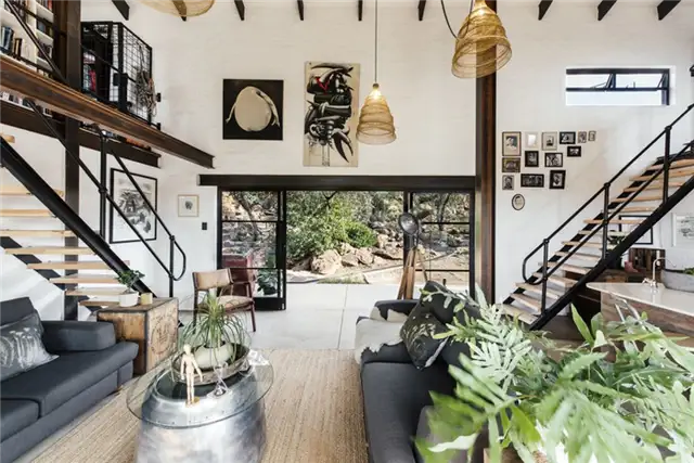 Гостиная Cottage Rock by Nadine Engelbrecht Architect