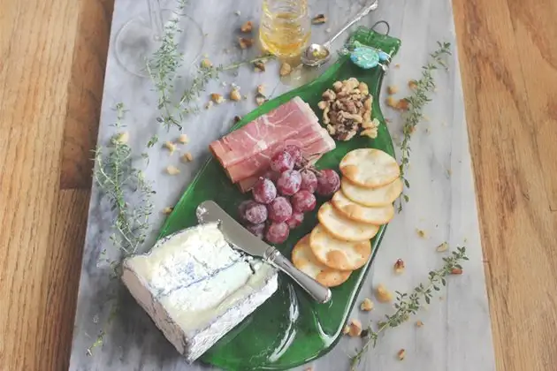 Сплющенная винная бутылка