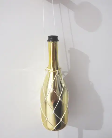 Специальный держатель для винных бутылок