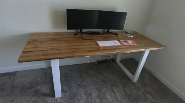 Минимальный письменный стол из 2x4