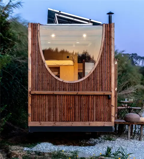 Ursa Tiny on Wheels House in portugal by Madeiguincho - окно