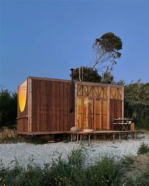 Ursa Tiny on Wheels House in portugal by Madeiguincho - закат