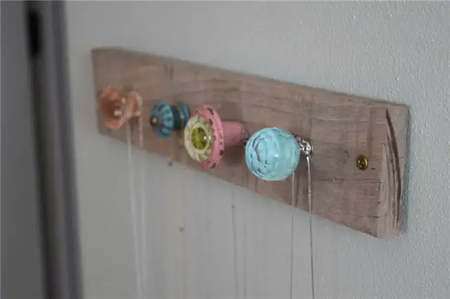 DIY (своими руками) держатель для ожерелья