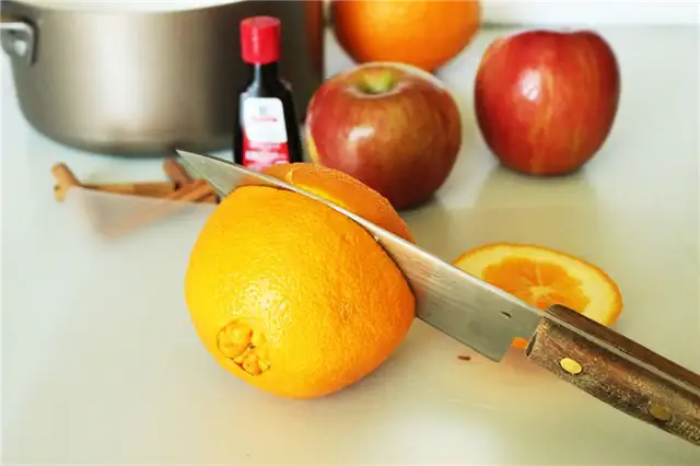 DIY (своими руками) Autumn Aromas- Начните с нарезки фруктов на мелкие кусочки