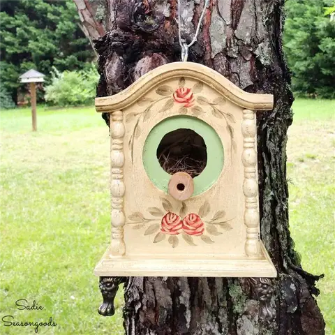 Скворечник из старых часов