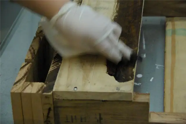 diy-pallet-wine-rack-rack-brush