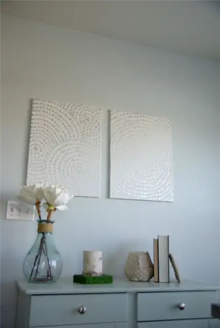 wall-art-decorated-with-canvas