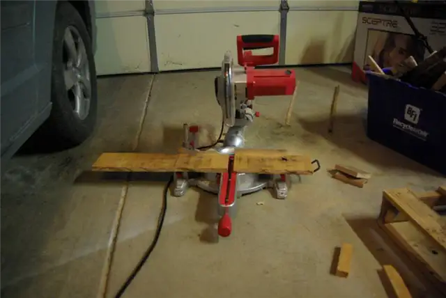 diy-pallet-wine-rack-cutting