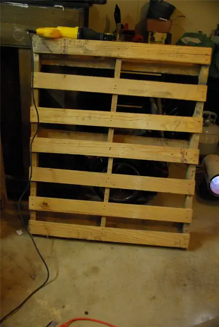 diy-pallet-wine-rack-step1