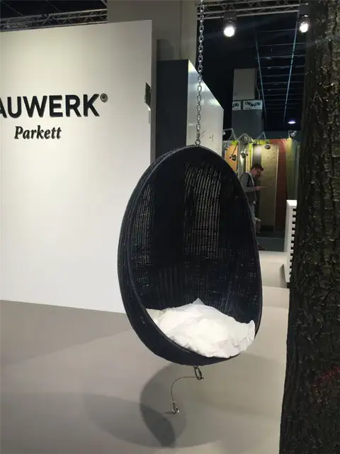 Черное подвесное кресло от Bauwerk