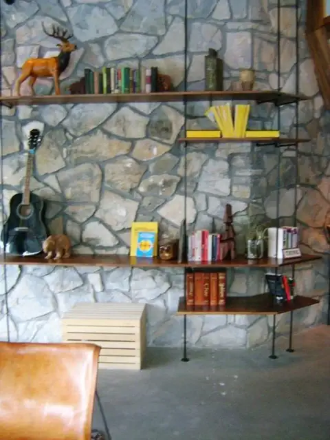 diy-wood-and-pipes-shelving-system