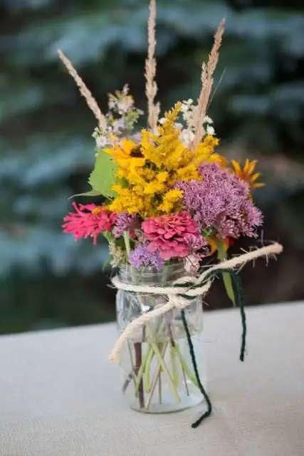 wildflower-centerpieces-in-mason-jars
