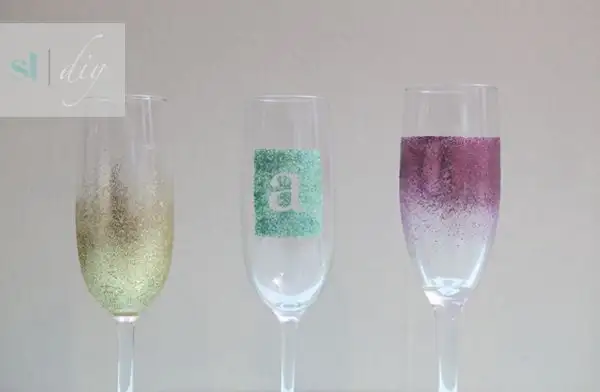 st-diy_personalized_champagne_glasses