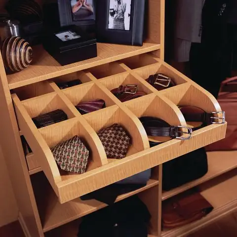 belts-storage-men