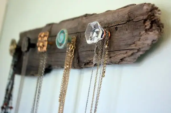 diy-vintage-necklace-holder3