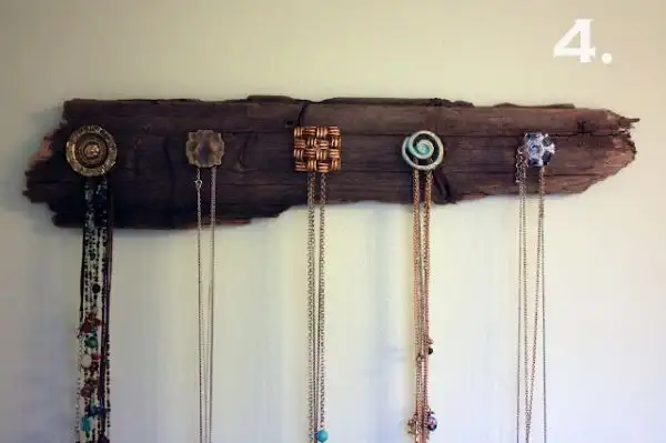 diy-vintage-necklace-holder1