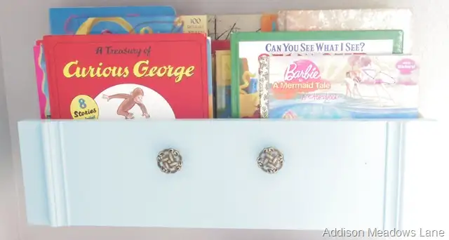 Книжные полки в комоде