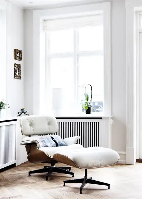 Кресло Eames Lounge Chair в белом цвете