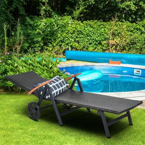 Шезлонг Moyer Reclining Chaise Lounge