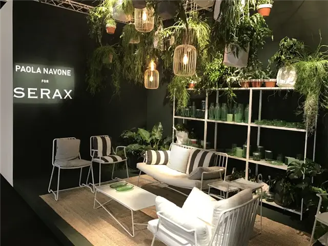 Paola navone для serax furniture lounge area outdoor - мебель из белой проволоки - пышные растения