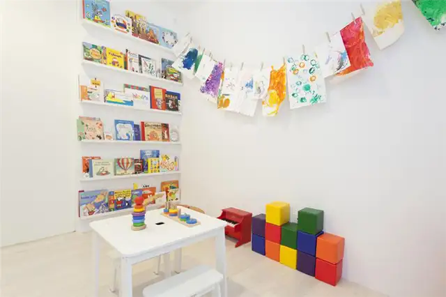 Flatiron-Building-Apartment-play-area-bookshelves