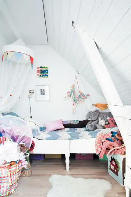 vedbaek-house-attic-small-bed-for-maja