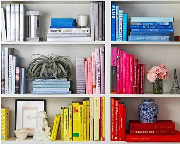 книги, согласованные по цвету