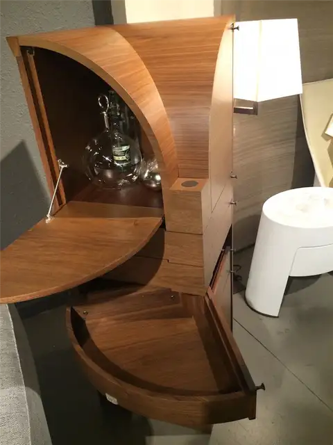Угловой комод Nyn с выдвижными ящиками Giorgetti Design