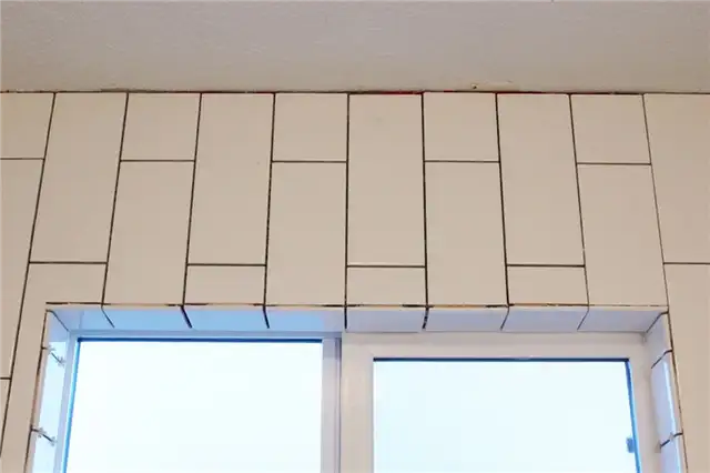 Проект DIY (своими руками) Tile Shower Tub Surround - полная укладка плитки над окном