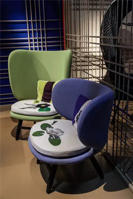 Кресло-туфелька Moroso Ariel от Edward Van Vliet