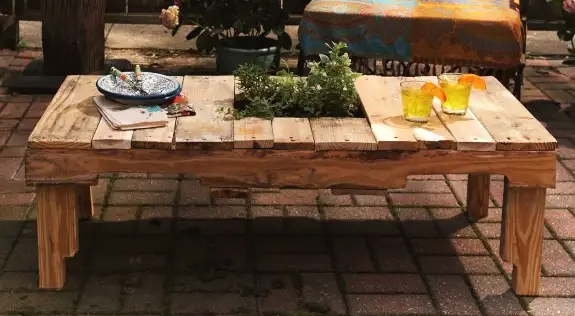 Столик для суккулентов из поддонов