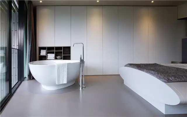 The-W.I.N.D-House-master-bedroom
