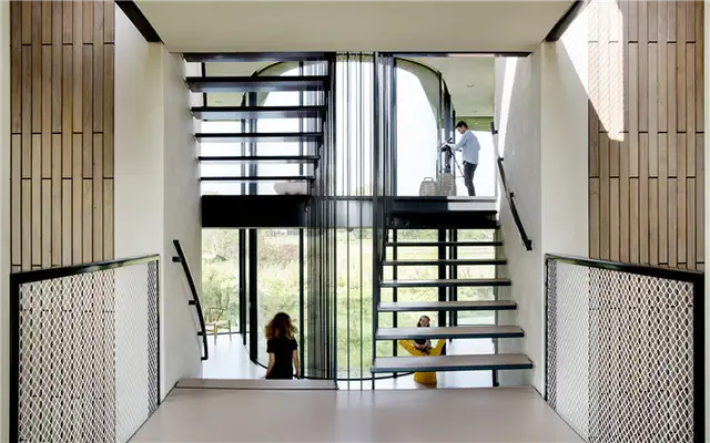 The-W.I.N.D-House-staircase1