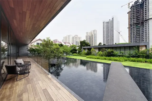 Wall-House-plaza-water-feature