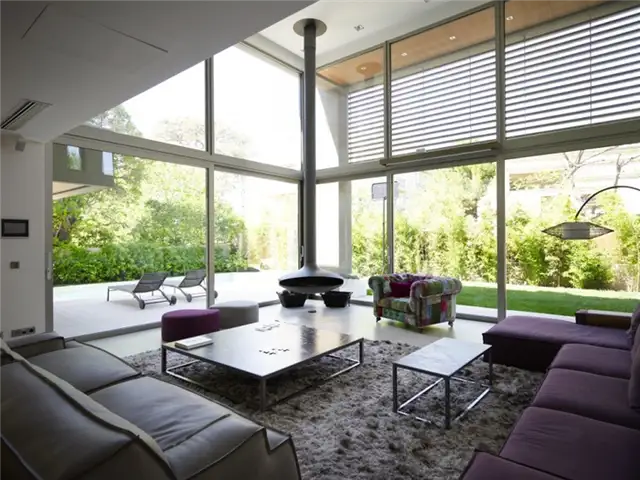 Резиденция в Кифисии от компании N. Koukourakis & Associates Fireplace