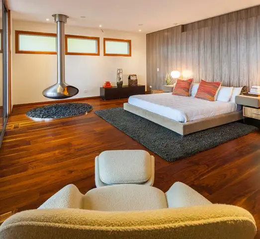 M 22 House Спальня без изголовья