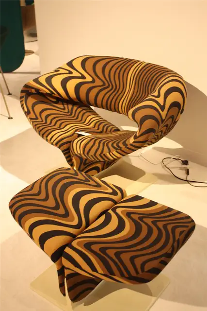 Кресло и оттоманка Pierre Paulin Ribbon Chair