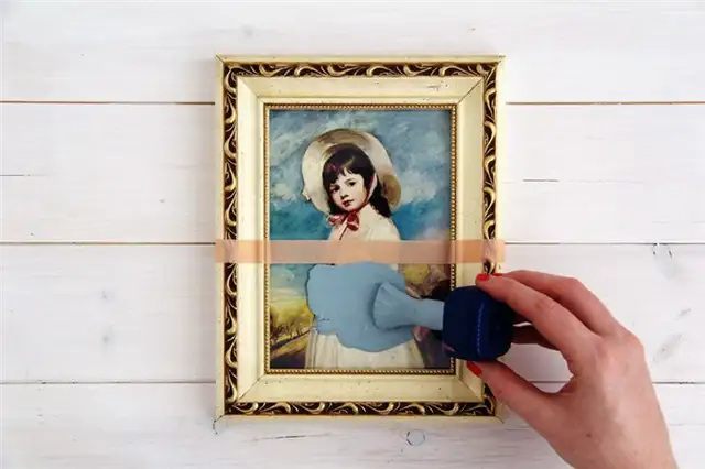paint-dipped-picture-frames-paint-process