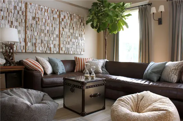 Гостиная с растением фиговое дерево Fiddle Leaf Fig