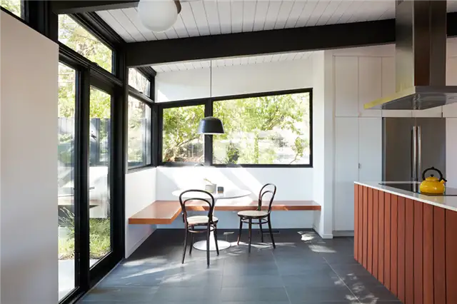 Stanford Mid-Century Modern Remodel Addition by Klopf Architecture - угловое кресло